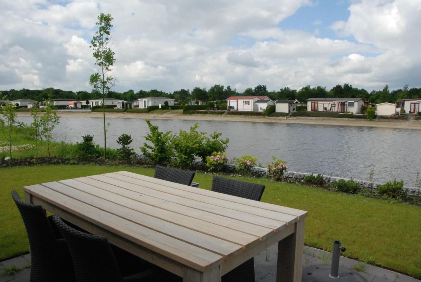 Recreatiepark De Tien Heugten Schoonloo Exterior photo